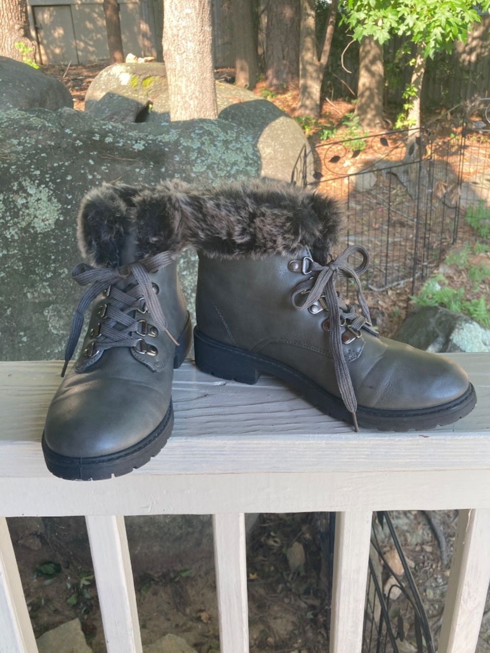 Gina Group Gray Faux Fur Trim Lace-Up Ankle Boots Women's Size 8